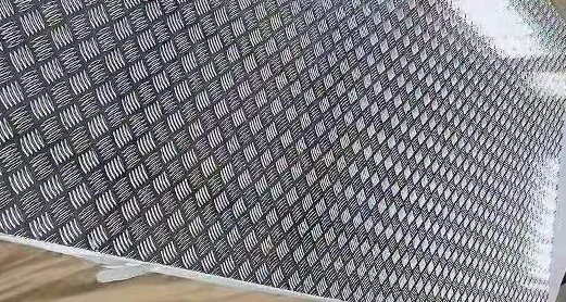 五条筋花纹铝板